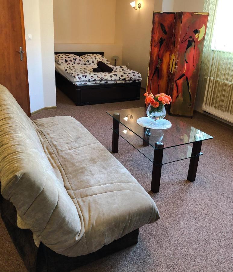 Dom Wczasowy Pod Zegarem Łeba Exteriör bild