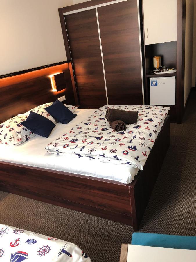 Dom Wczasowy Pod Zegarem Łeba Exteriör bild