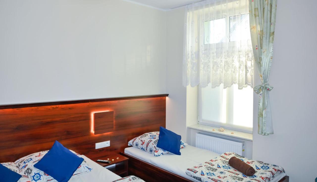 Dom Wczasowy Pod Zegarem Łeba Exteriör bild