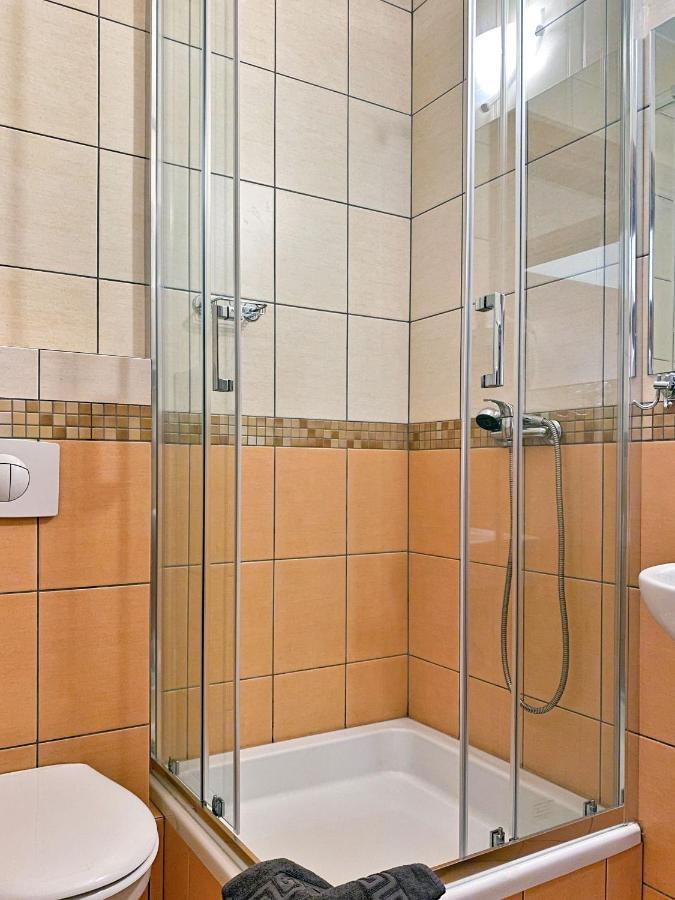 Dom Wczasowy Pod Zegarem Łeba Exteriör bild